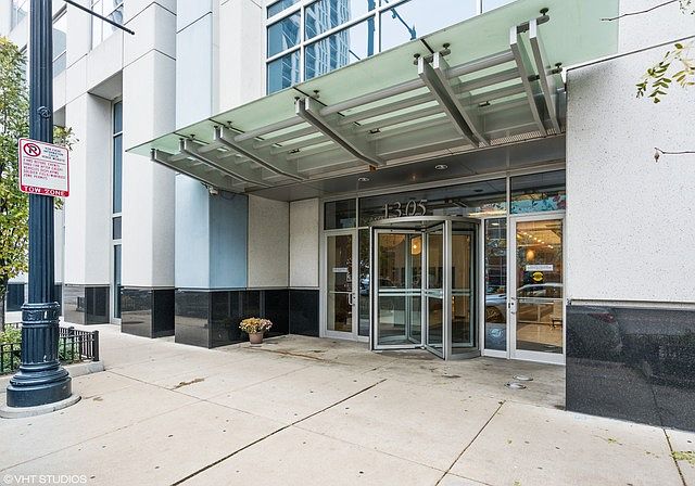 1st image of 1305 S Michigan Ave APT 1807