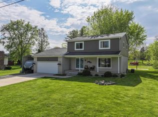 13312 Firestone Dr, Fenton, MI 48430