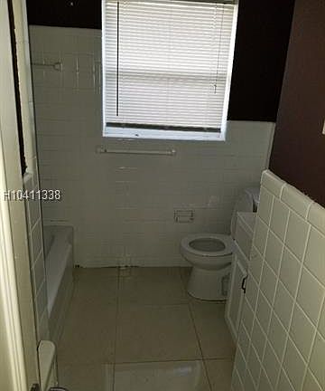 4th image of 3209 NE 8th Ct #C