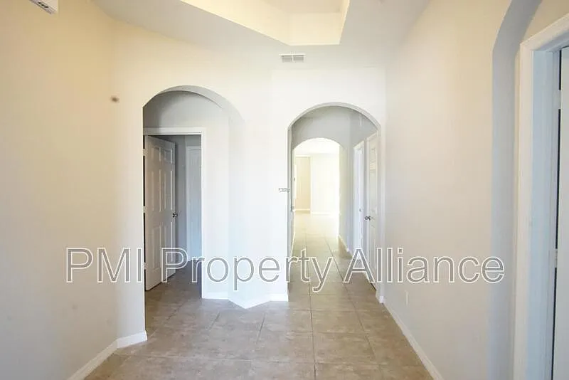 Building Photo - 1427 Cabot Dr