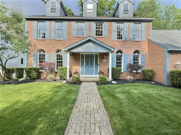 67 Radcliffe Dr, Getzville, NY 14068