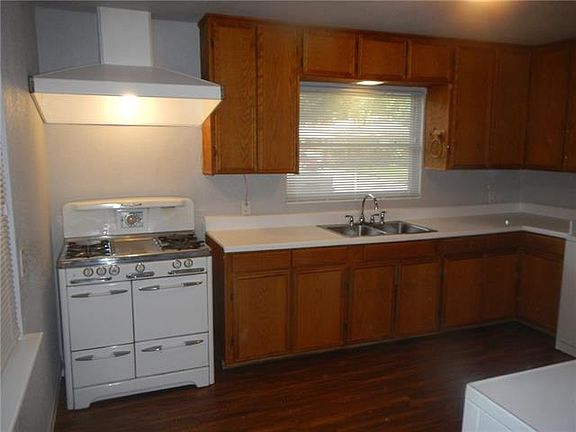 5th image of 1810 Fuller Dr