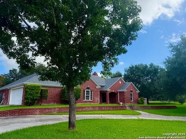 158 W Dial Drive, Beeville 78012