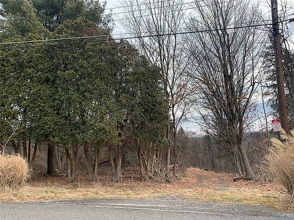 4th image of 264 McKim Dr