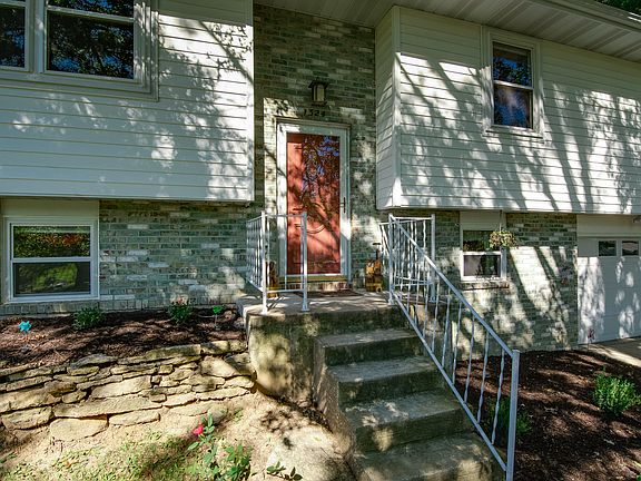 2nd image of 1324 Mernie Dr