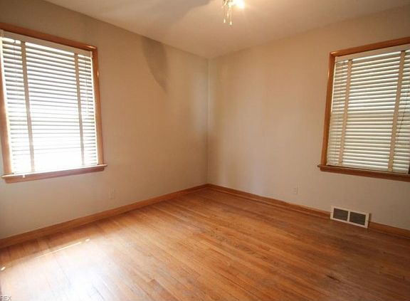 5th image of 74 Sunnycliff Dr