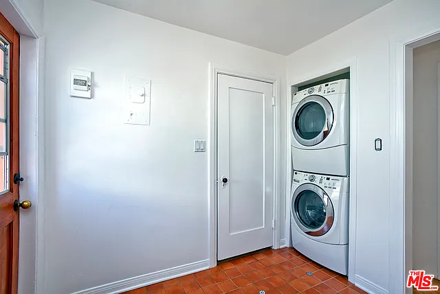 2035 Selby Ave — Photo 12