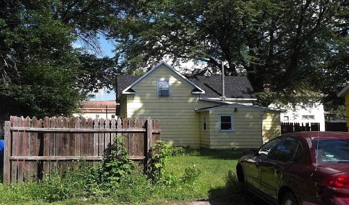 2nd image of 111 7th Ave N