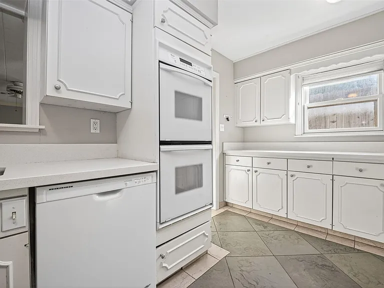 3731 Drake St — Photo 15