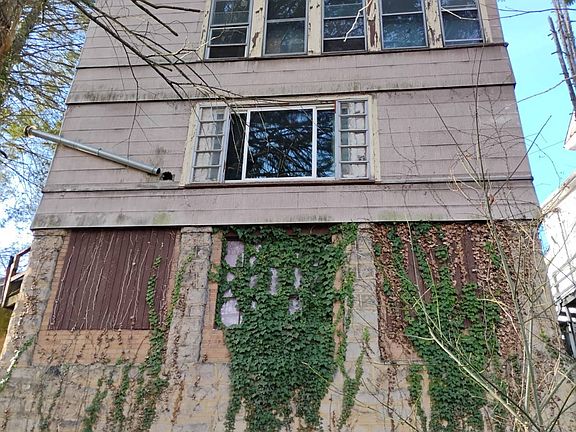 5th image of 122 Watson Ave