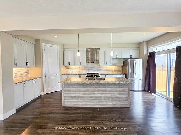 4th image of 3074 Turner Cres