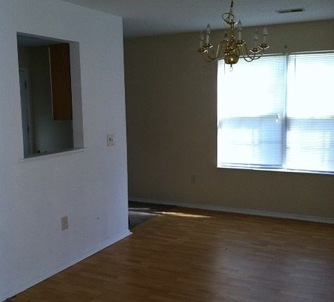 5th image of 7 Martins Hollow Ln