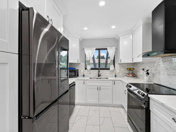 1325 NW 23rd Lane, Delray Beach, FL 33445