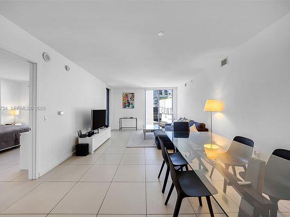 2nd image of 31 SE 6th St APT 907