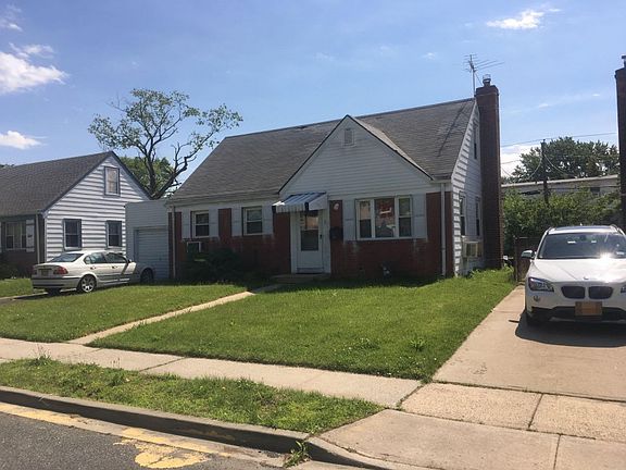 3rd image of 216 Fieldmere St