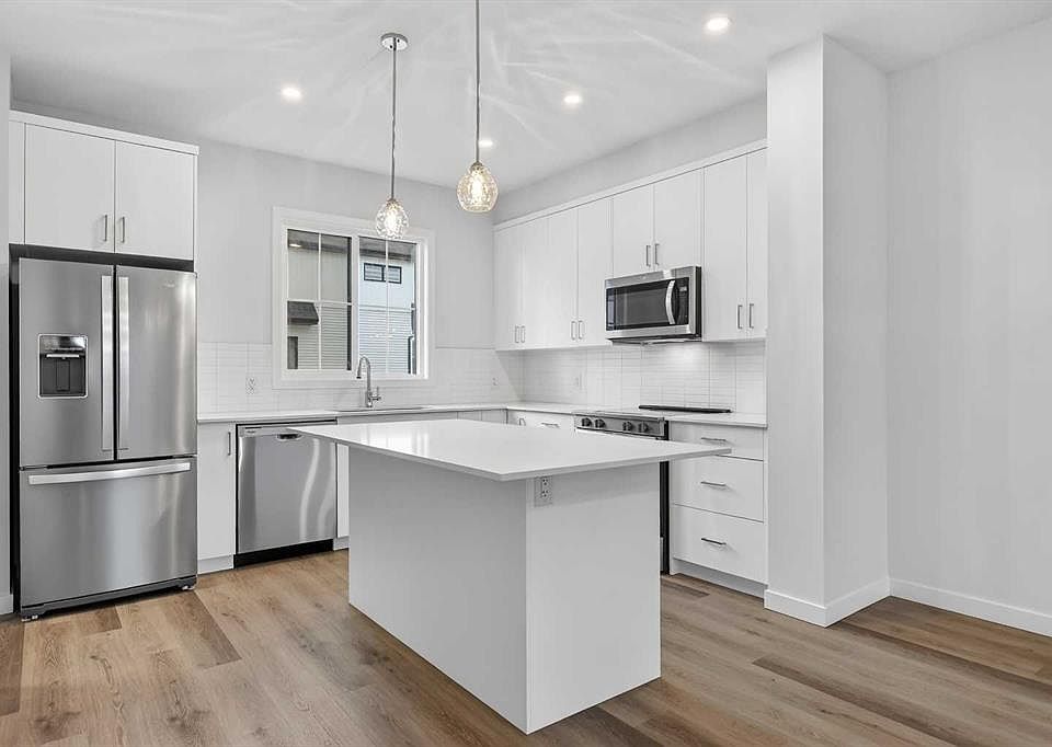1st image of 40 E Creekside Way SW #106