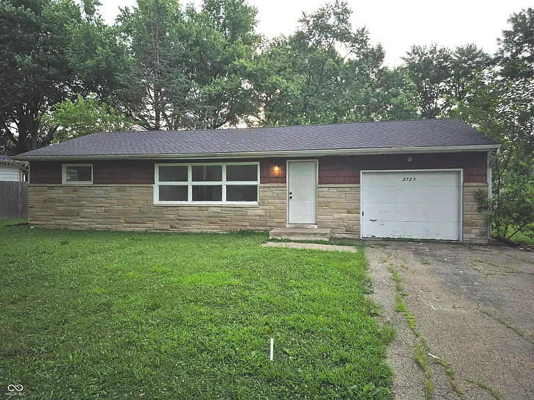 2725 Kristen Dr W — Photo 1