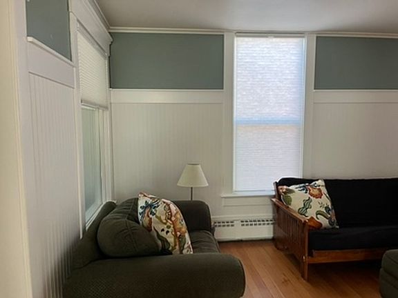 4th image of 556 Hillsdale St