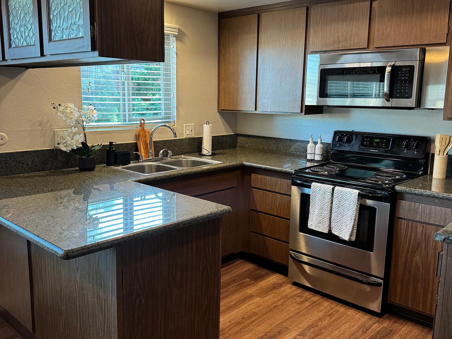 2 bed, $2,725 — Photo 1