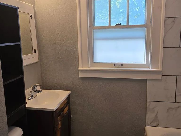 117 N Spring St — Photo 5