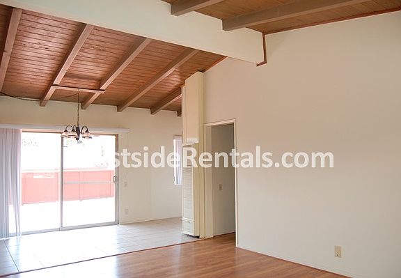 4th image of 2255 N Cahuenga Blvd APT 22