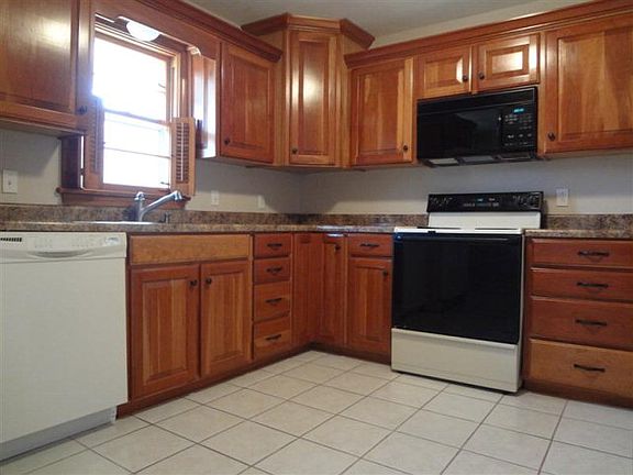 3rd image of 1413 Debra Ave