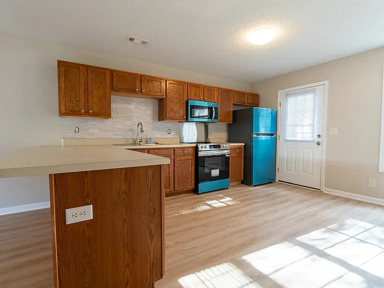 225 Springfield Cir #B — Photo 4