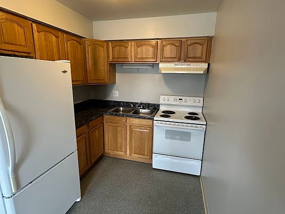 3rd image of 39 E Pratt St APT D