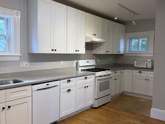 5th image of 28-30 Everett St #1