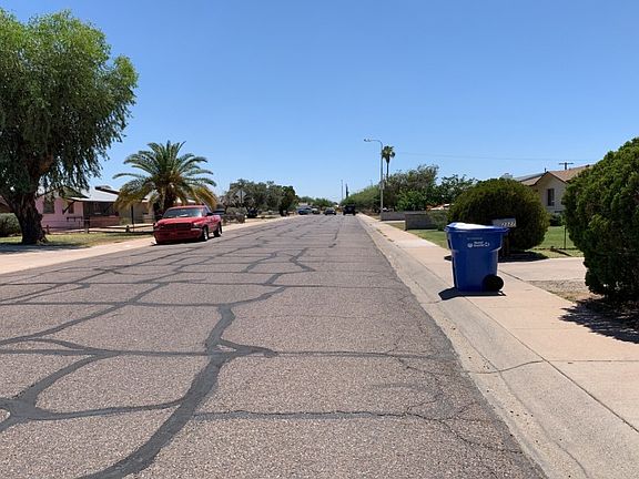 4th image of 2324 E School Dr