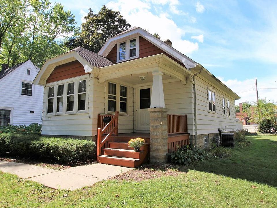 1st image of 5825 S 112th St