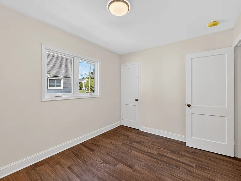 101 Sheldon St — Photo 13