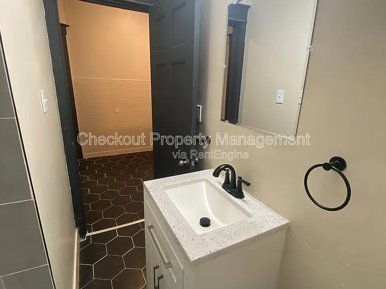 2035 Maury Ave — Photo 8