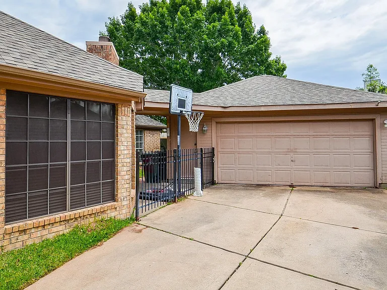 1631 Berkoff Dr — Photo 28