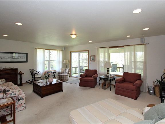 4th image of 16853 258th Ave
