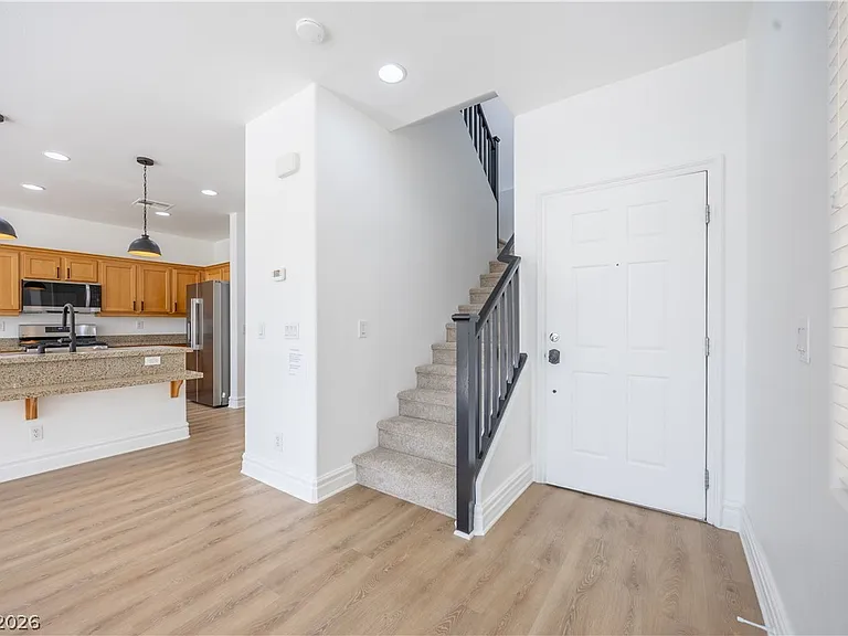 212 Fairway Woods Dr — Photo 13