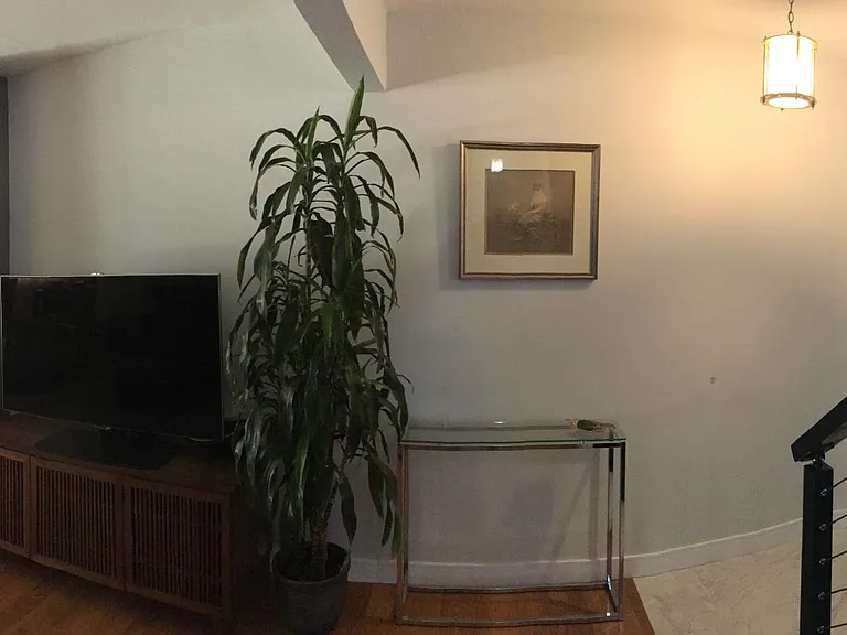 360 Grace Dr — Photo 2