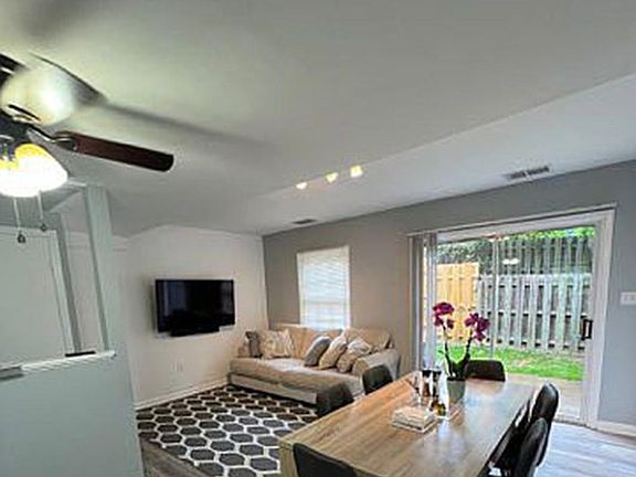 2nd image of 450 Greenbrier Ct