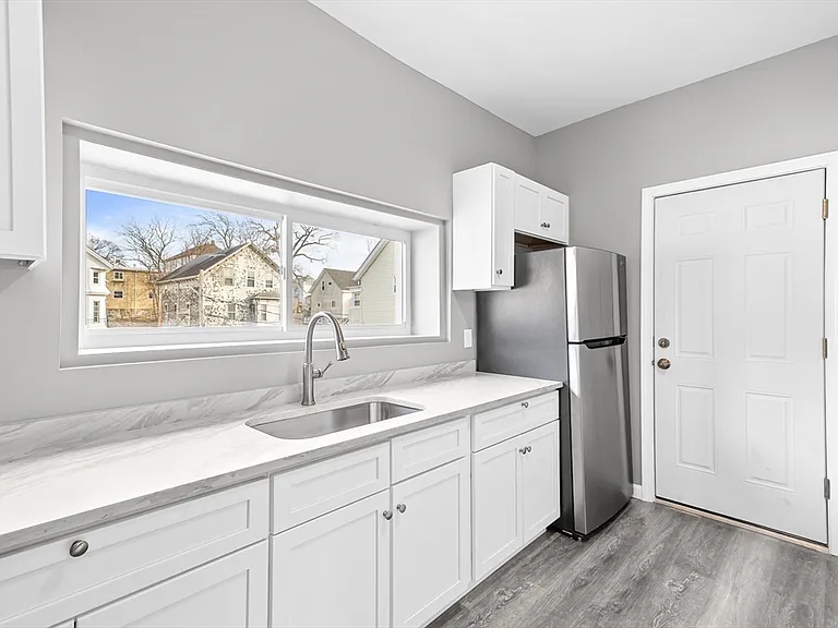 712 Eastern Ave #3 — Photo 2