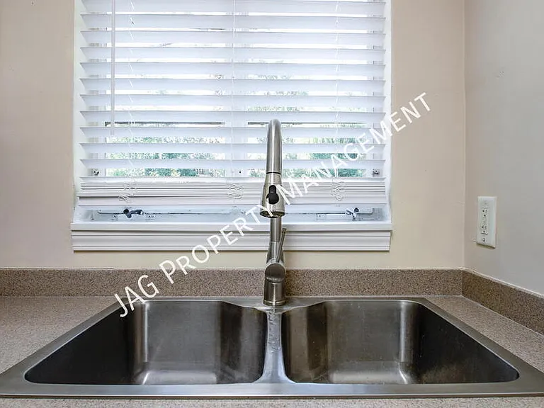 2761 Saint Johns Ave #7 — Photo 12
