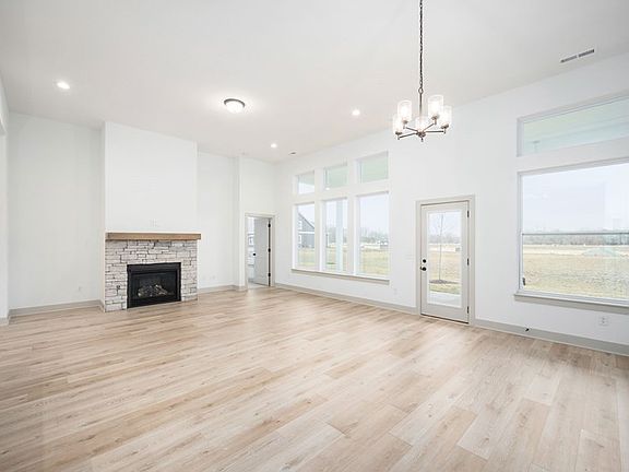 The Maidenhair - Living Room