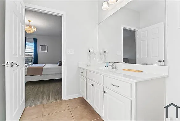 4445 Shiva Loop #4445 — Photo 33