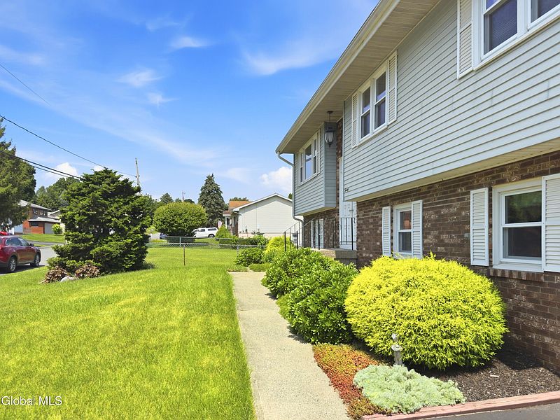 3rd image of 20 Wendell Drive