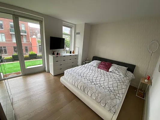 Rented by Extell Marketing Group LLC | media 19