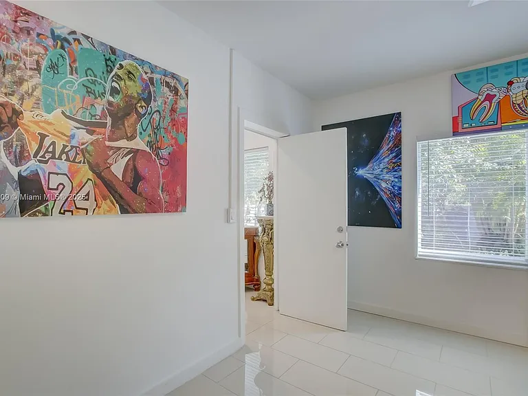 2601 NE 11th Ct — Photo 31