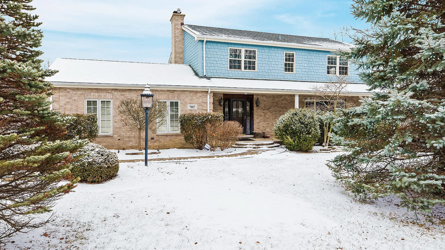 7907 Clarendon Hills Rd photo 1