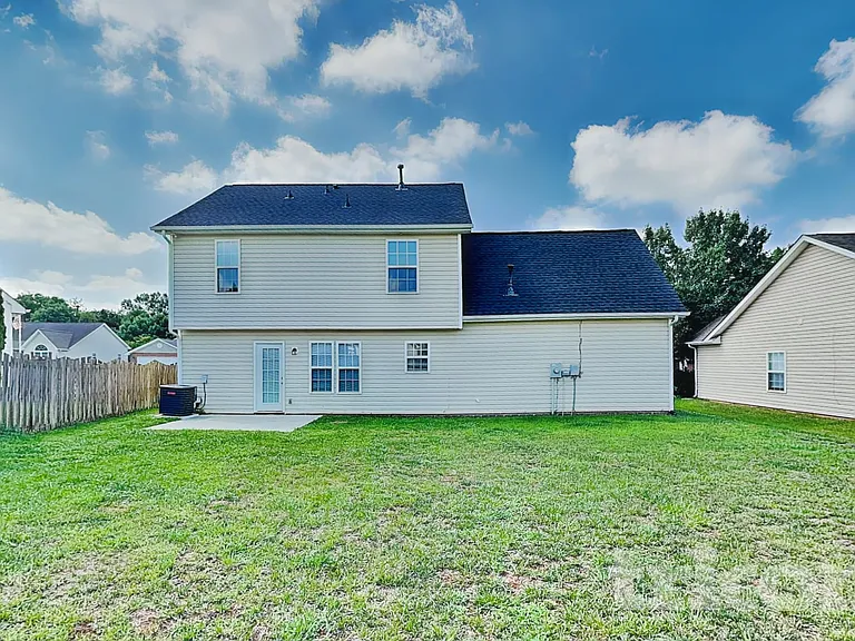 106 Newport Dr — Photo 19