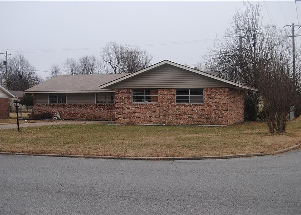 2nd image of 1113 Henryetta St