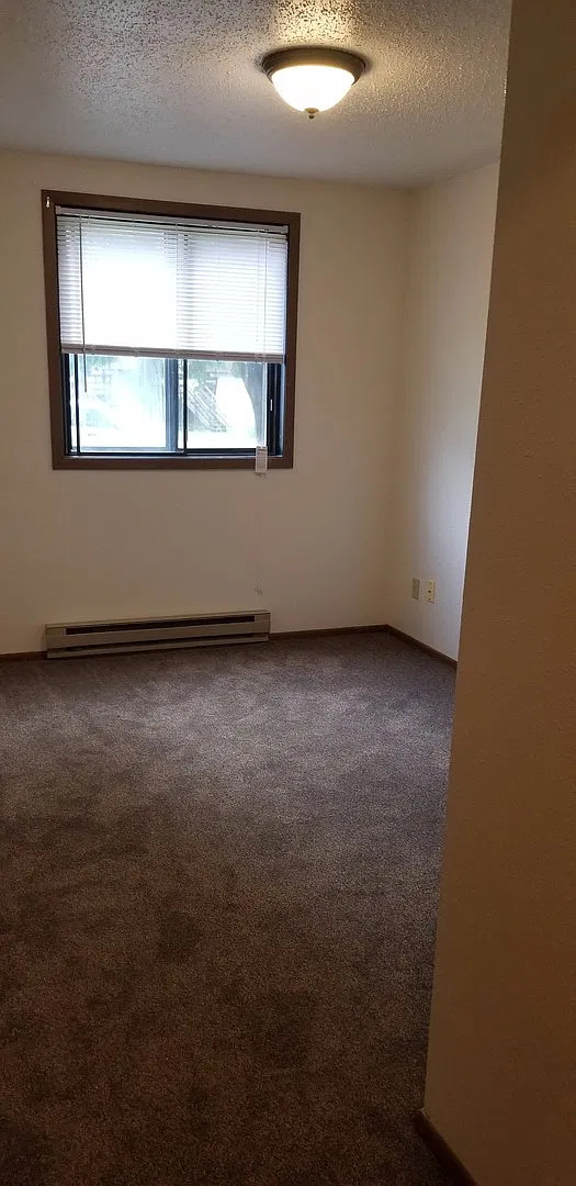 Summit Manor Apartments — Photo 3