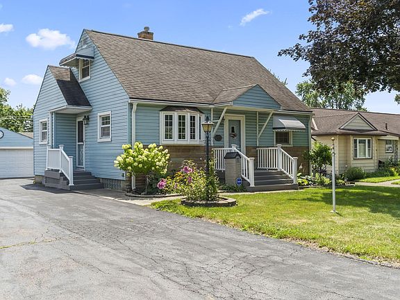 4th image of 400 Maple Dr